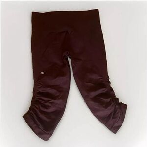 Lululemon maroon cropped ruched leggings